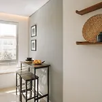 Trocchia - 1 Bedroom And Parking In Alvalade Apartament