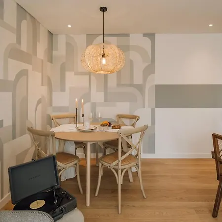 Trocchia - 1 Bedroom And Parking In Alvalade * Lizbona