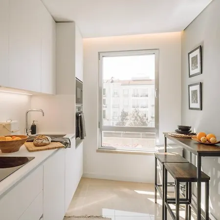 Trocchia - 1 Bedroom And Parking In Alvalade * Лісабон